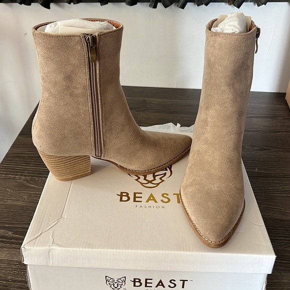 NIB Neutral Ankle Boots - Picture 5 of 13